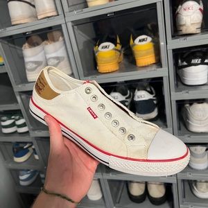 Levi’s low top shoe white